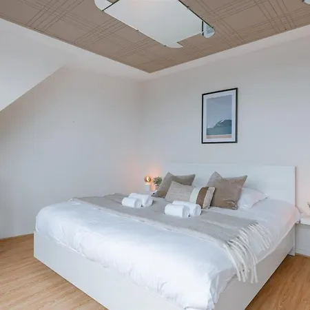 Huswell - Spacious Vacation For 12 Guests In Westende Hébergement de vacances *