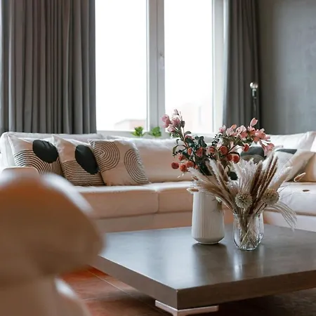 Huswell - Spacious Vacation For 12 Guests In Westende *